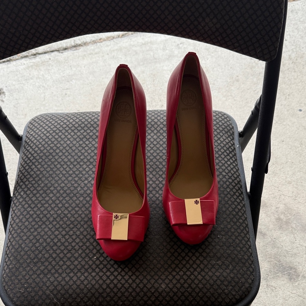 Tory Burch Bold Red Heels - Picture 2 of 4
